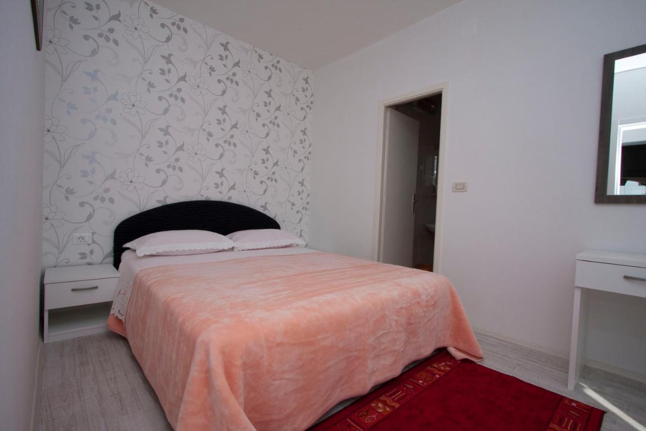 Guest house Burin Mlini Exterior foto