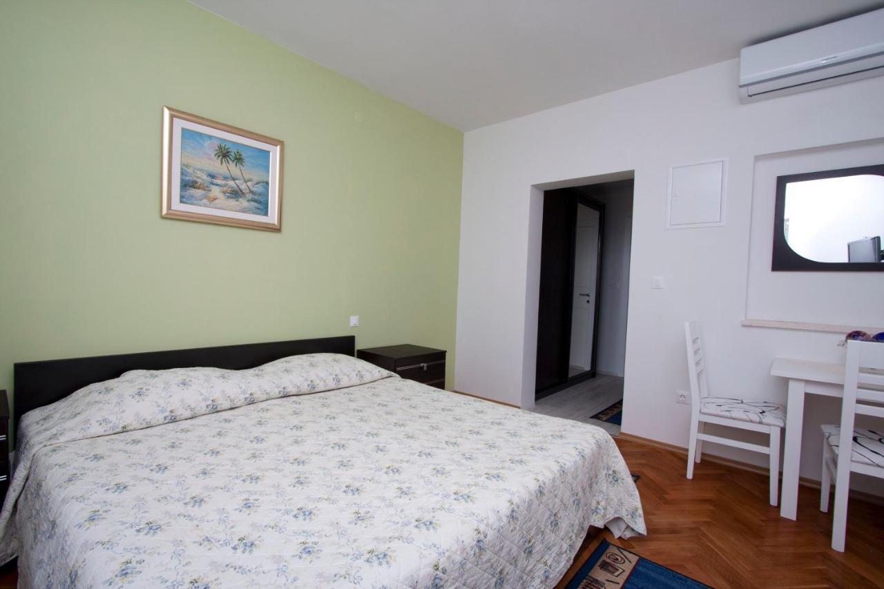 Guest house Burin Mlini Exterior foto