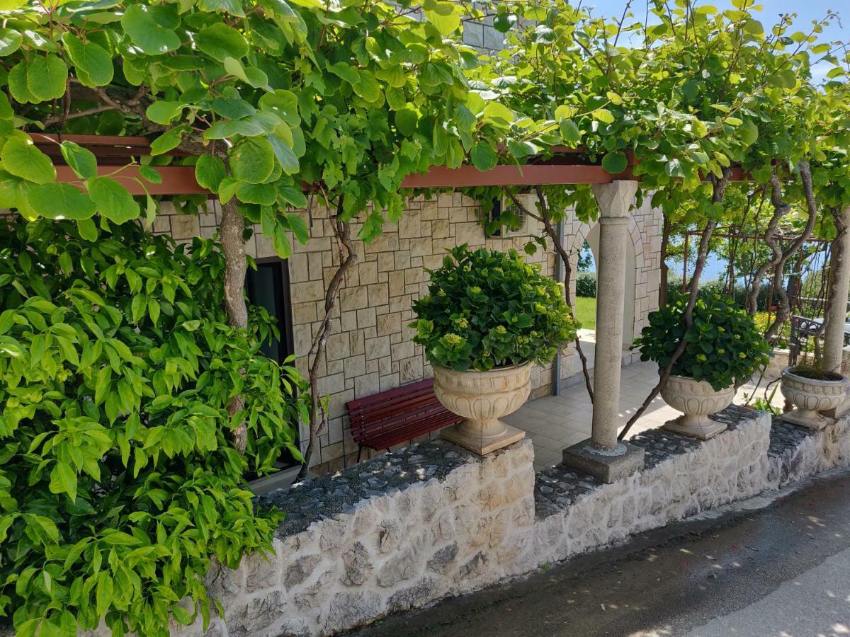 Guest house Burin Mlini Exterior foto