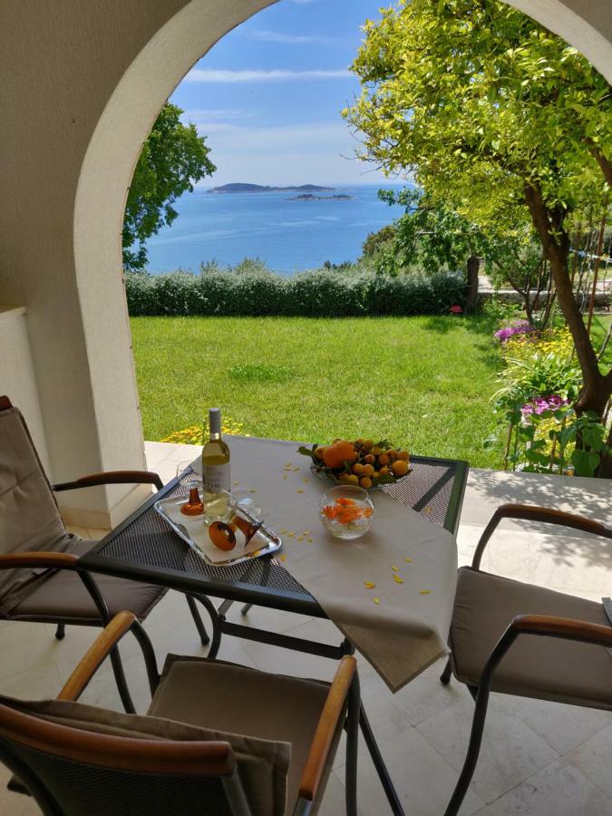 Guest house Burin Mlini Exterior foto