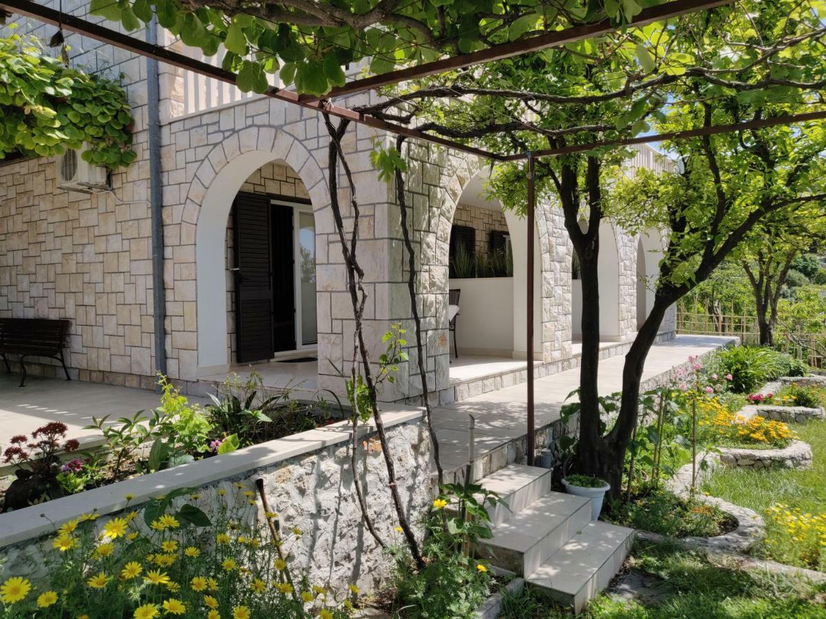 Guest house Burin Mlini Exterior foto